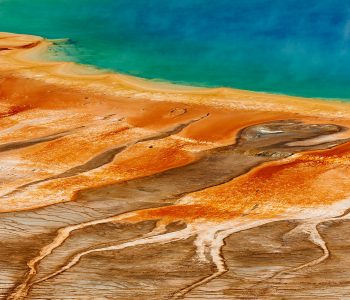 Dieses Naturfoto zeigt das unvergessliche Frabenspiel der Grand Prismatic Spring im Yellowstone Nationalpark aus der Luft.Kamera: NIKON D3X Brennweite: 200mm 1/250 s bei Blende f/9.0