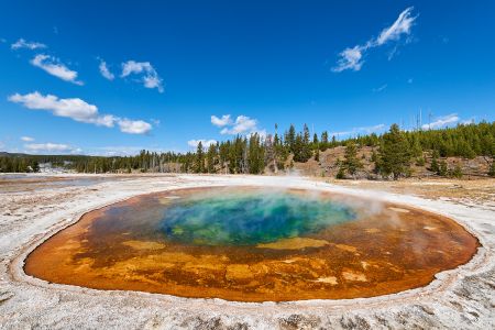 Der Name des Beaty Pool auf diesem Naturfoto aus dem Yellowstone Nationalpark ist wohl fast selbsterklärend.<br />Kamera: NIKON D3X <br />Brennweite: 14mm <br />1/200 s bei Blende f/11.0