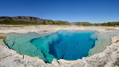 Sapphire Pool (Saphir-Quelle) im oberen Geysirbecken des Yellowstone NationalParks. Eine Erklärung zum Namen ist vermutlich nicht notwendig!<br />Kamera: NIKON D3S <br />Brennweite: 24mm <br />1/200 s bei Blende f/14.0